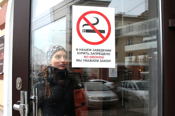 Жители Красноярска за нарушение закона о запрете курения заплатили более 1,1 млн рублей