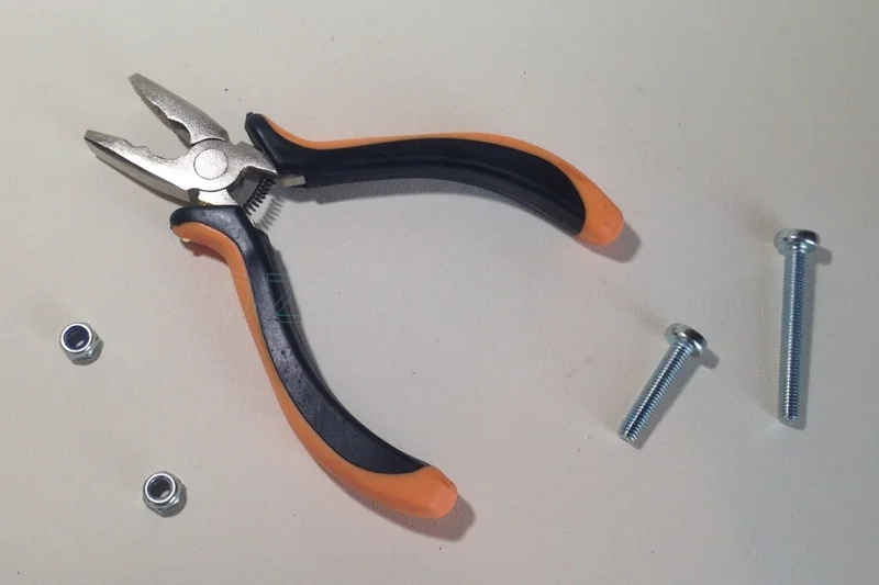 0001_pliers_01.webp
