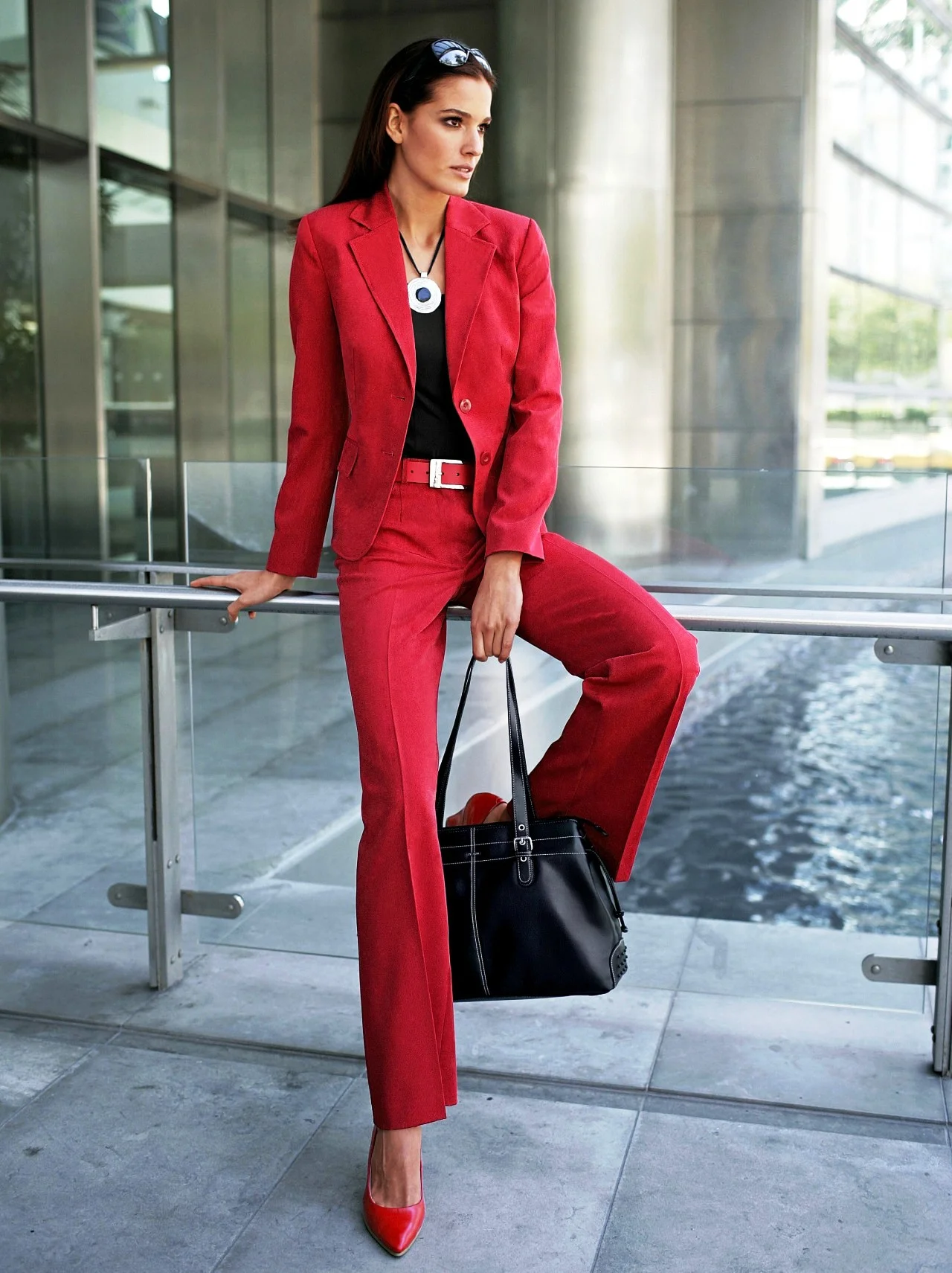 10-red-color-outfits-for-women.webp