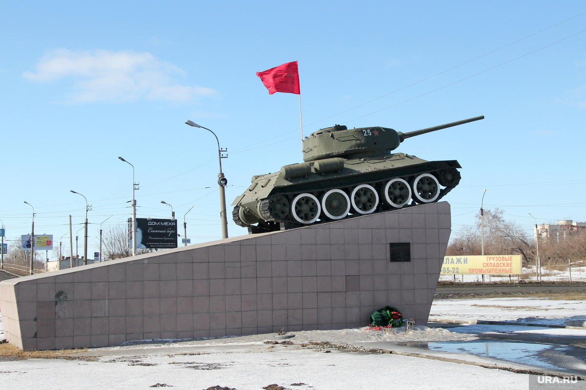 115978_Gorodskie_razbitie_dorogi_Kurgan_pamyatnik_tank_250x0_5184.3456.0.0.jpg