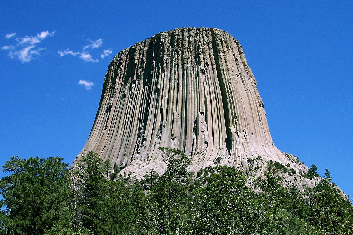 1200px-Devils_Tower_CROP.jpg