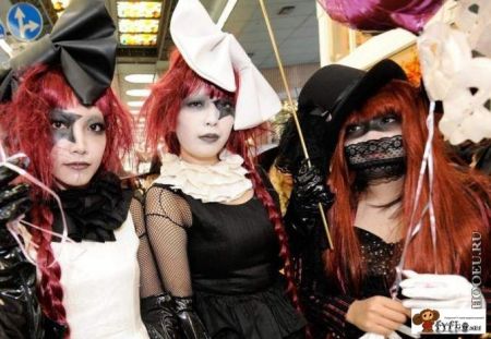 1257435726_1257239971_1257179393_halloween-in-japan-03.jpg