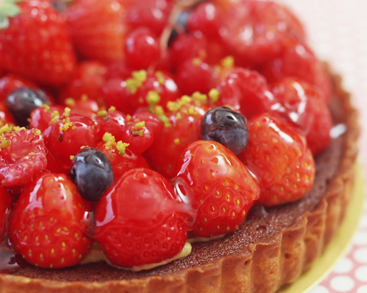1267726305_strawberry-fruit-cake-1-2qrdqj64ud-1280x1024.webp