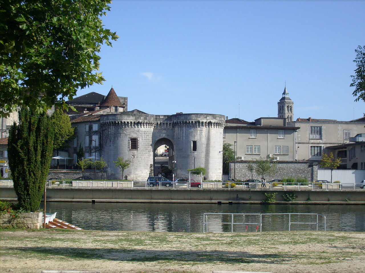 1280px-Porte_Saint-Jacques.jpg