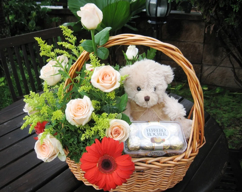 1326-bearchocbasket3sml.webp