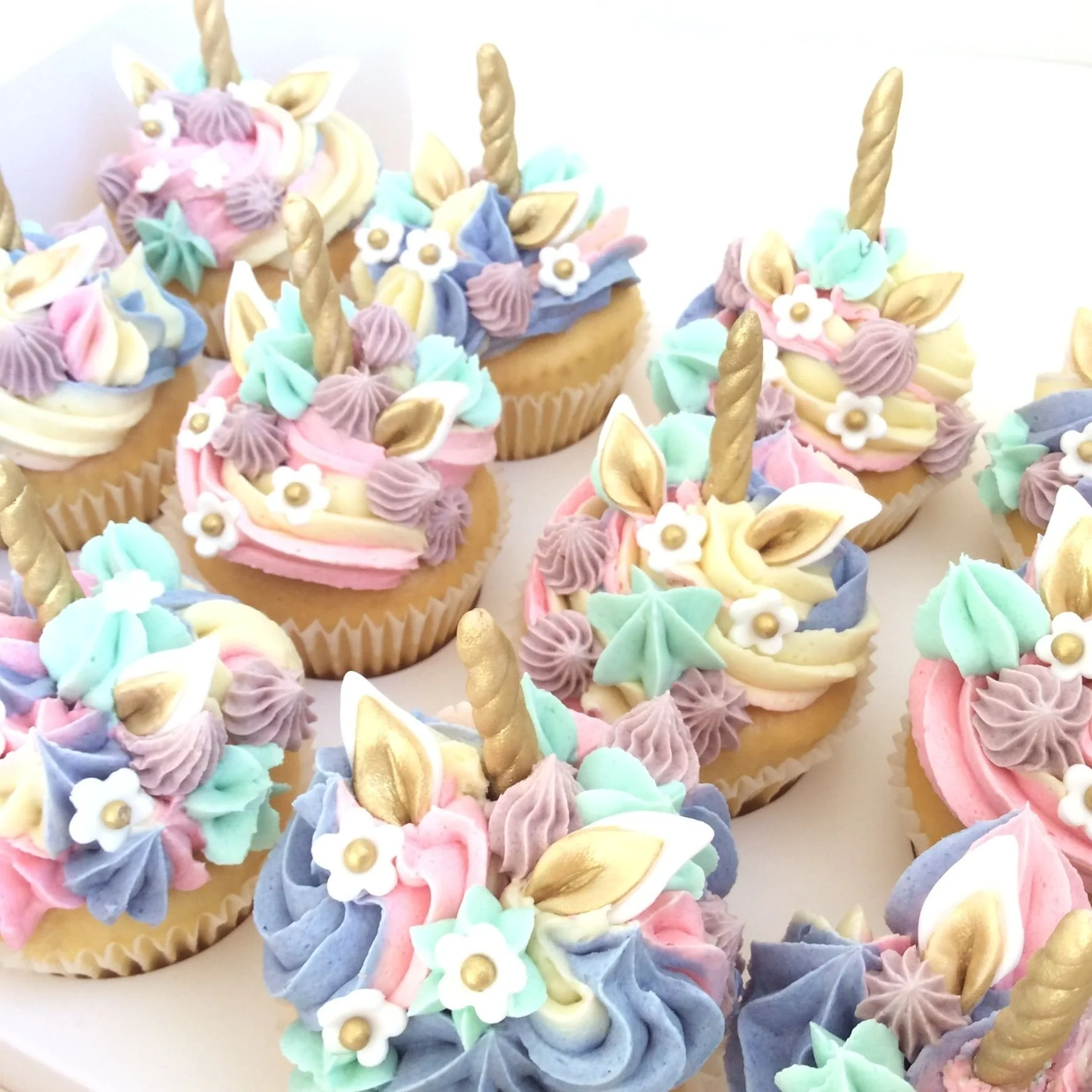 1579919181_33-p-pirozhnie-yedinorog-64 (1).webp