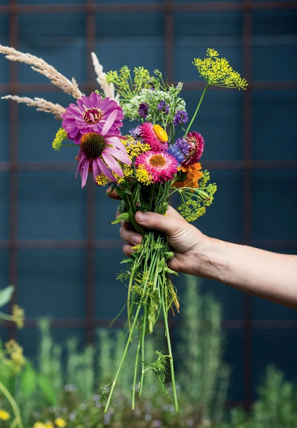 1596407307_22-p-krasivie-buketi-iz-polevikh-tsvetov-instag-33.webp