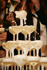 160px-Champagne_tower.jpg