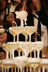 160px-Champagne_tower.webp