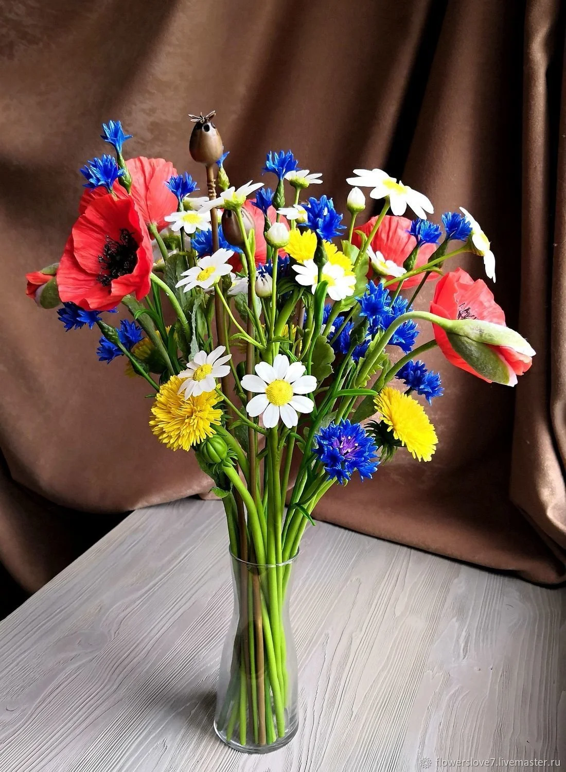 1615292955_50-p-skromnii-buket-tsvetov-obraz-51.webp