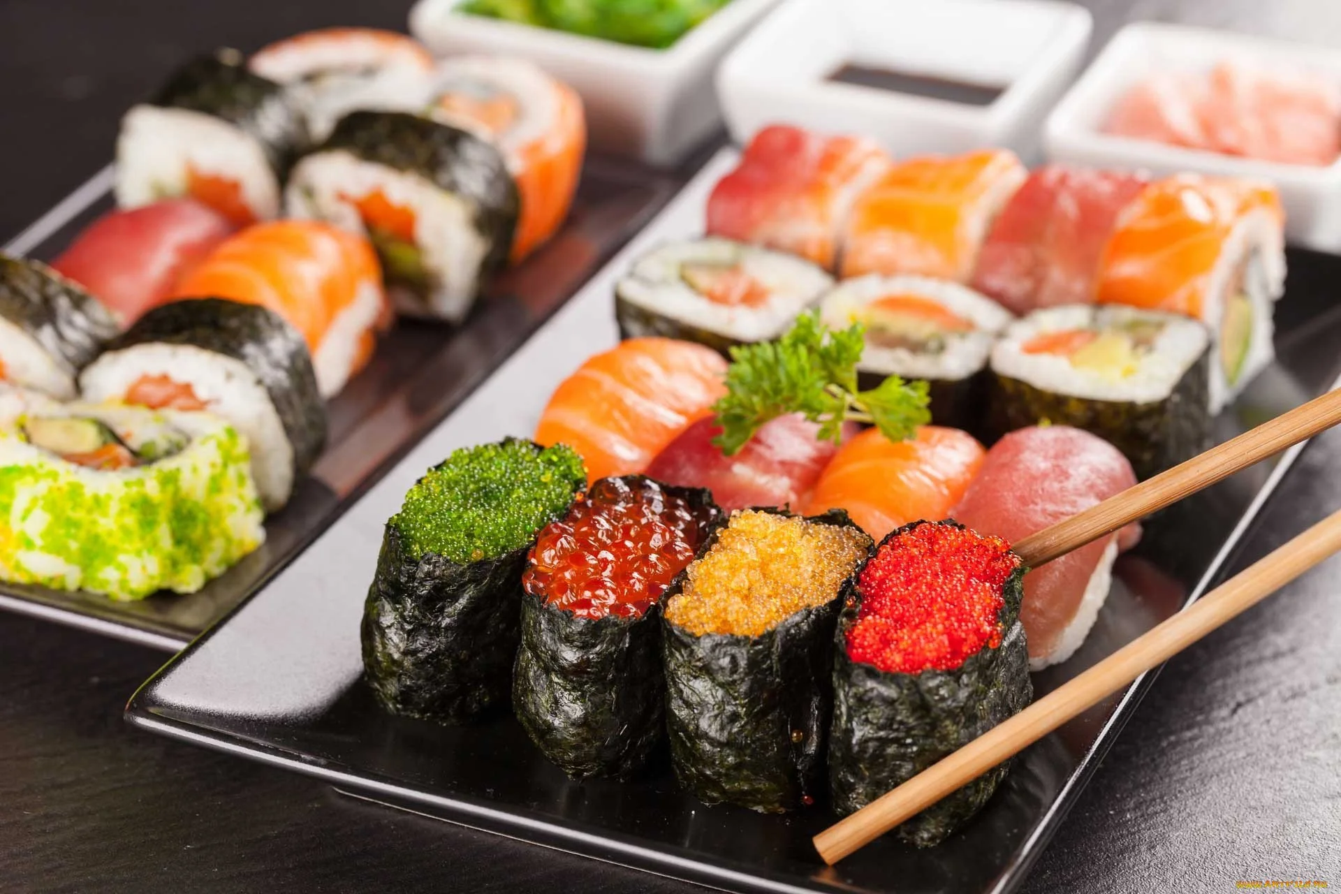 1617151464_14-p-sushi-rolli-krasivo-15.webp