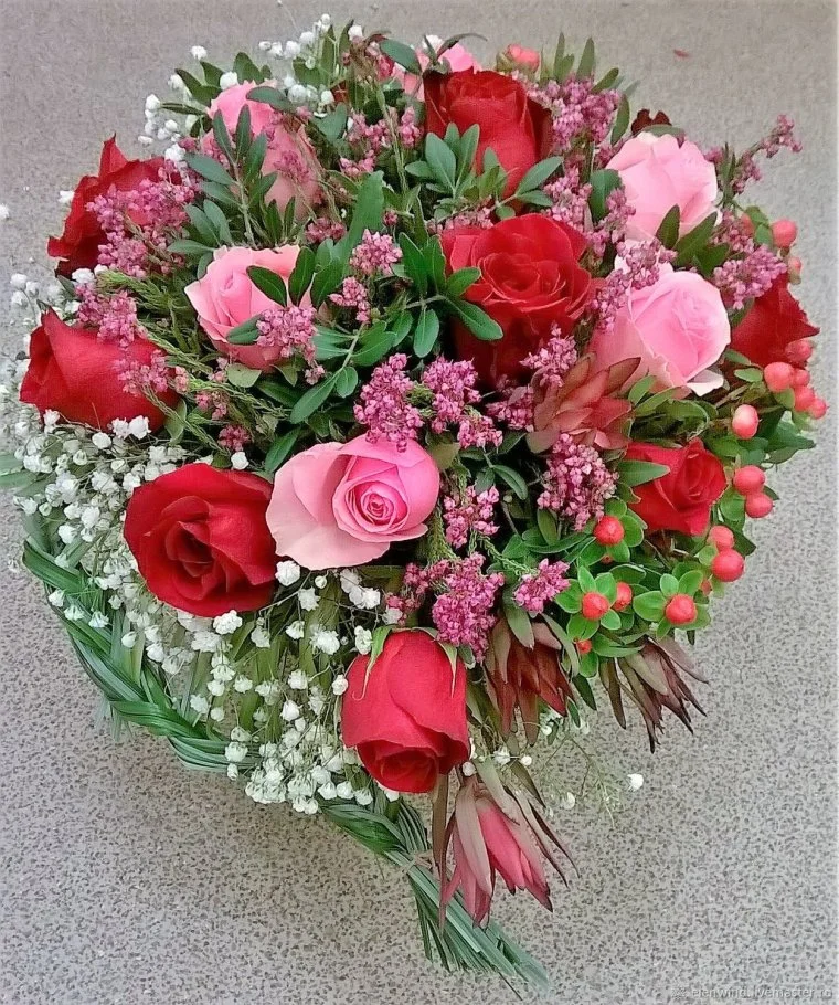 1645709593_28-krot-info-p-krasivie-buketi-iz-zhivikh-roz-tsveti-kras-28.webp