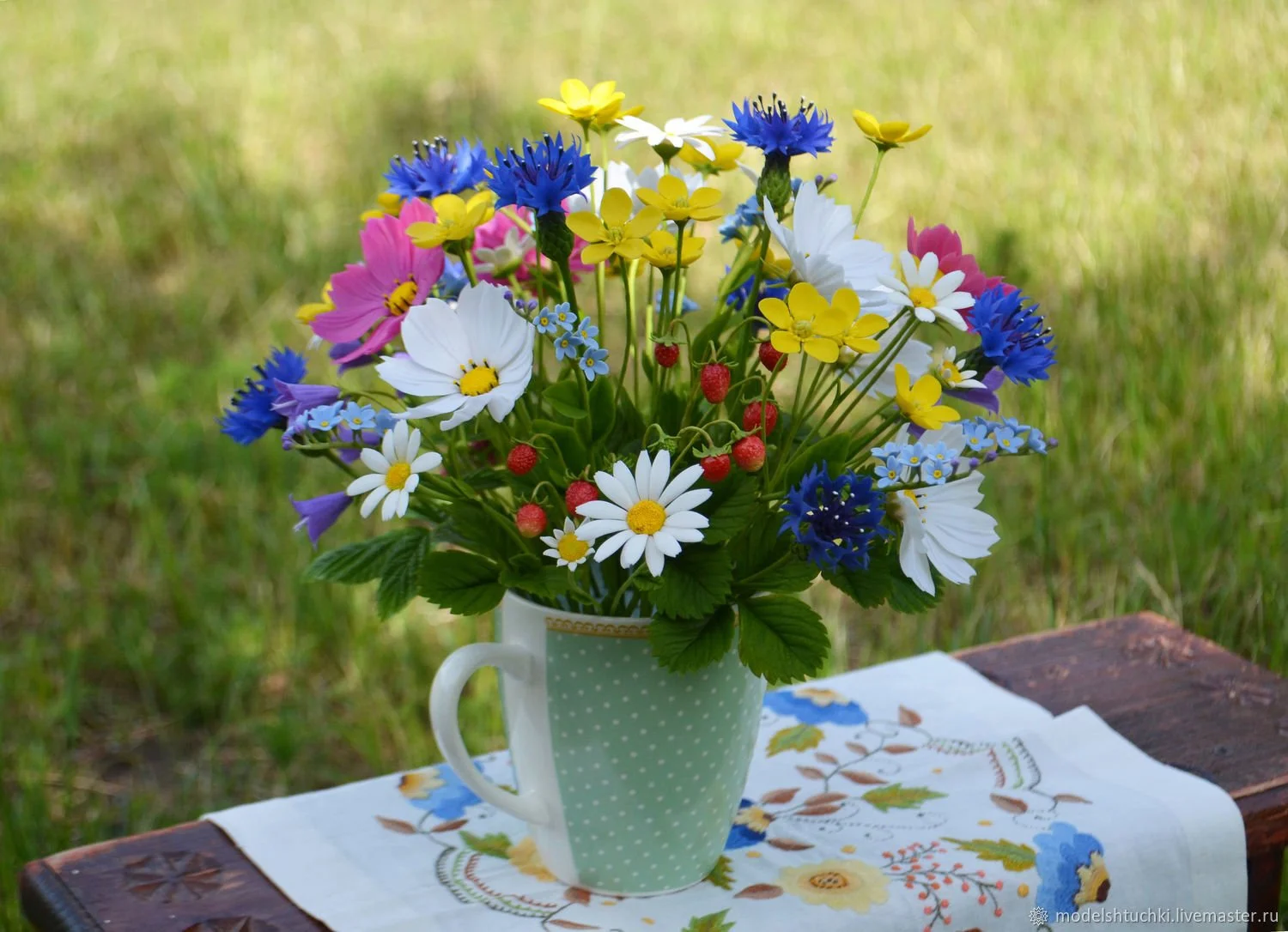 1656092941_65-mykaleidoscope-ru-p-ochen-krasivii-buket-polevikh-tsvetov-kras-67.webp