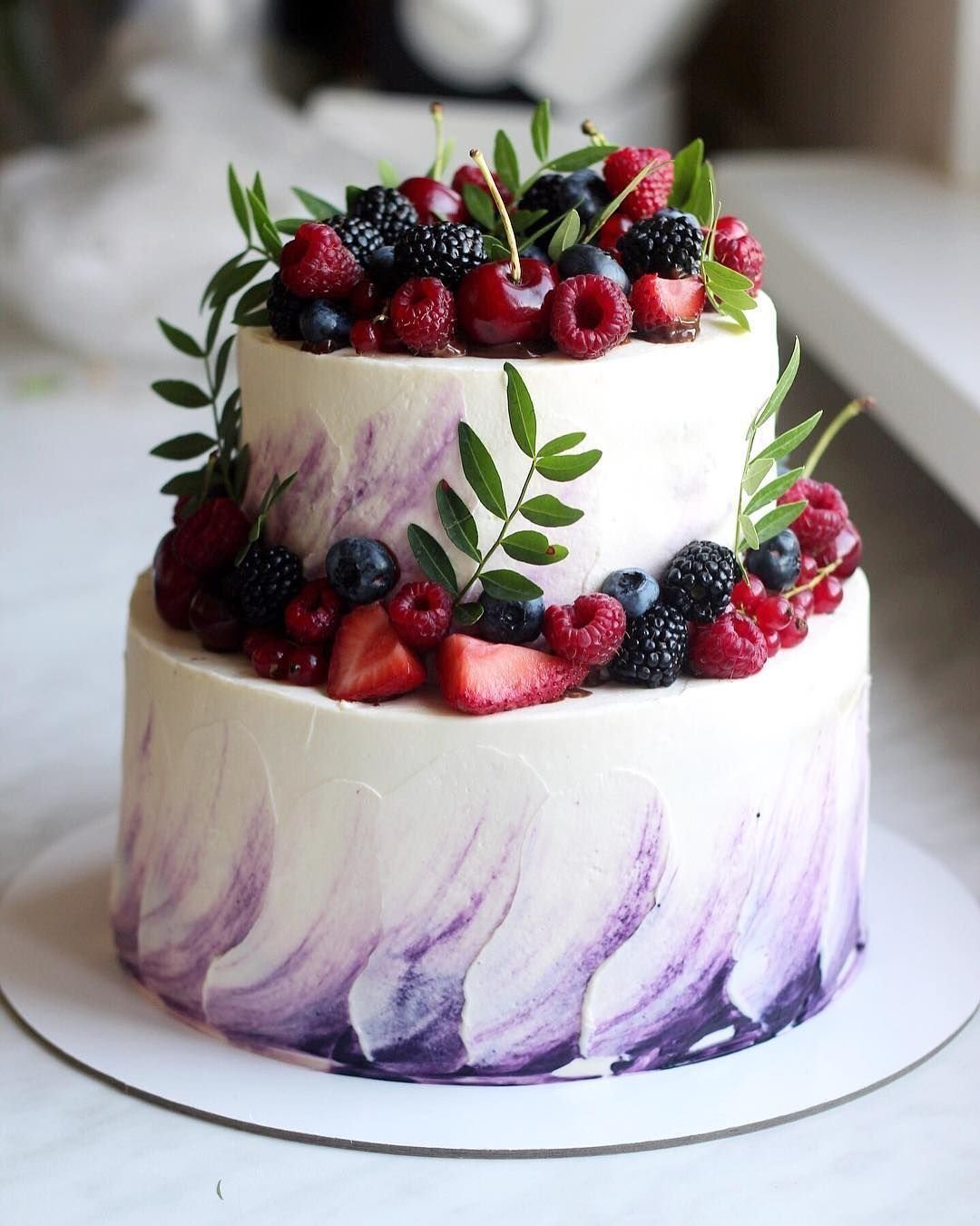 1692364296_glamours-name-p-ukrashenie-torta-yagodami-pinterest-25.jpg