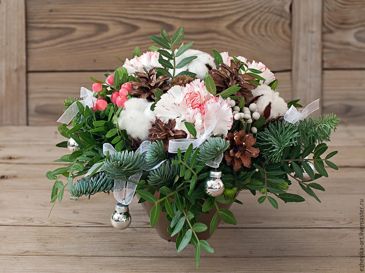 192e311cde1ac1ddb4485f1382ay-tsvety-floristika-novogodnyaya-kompozitsiya-iz.webp