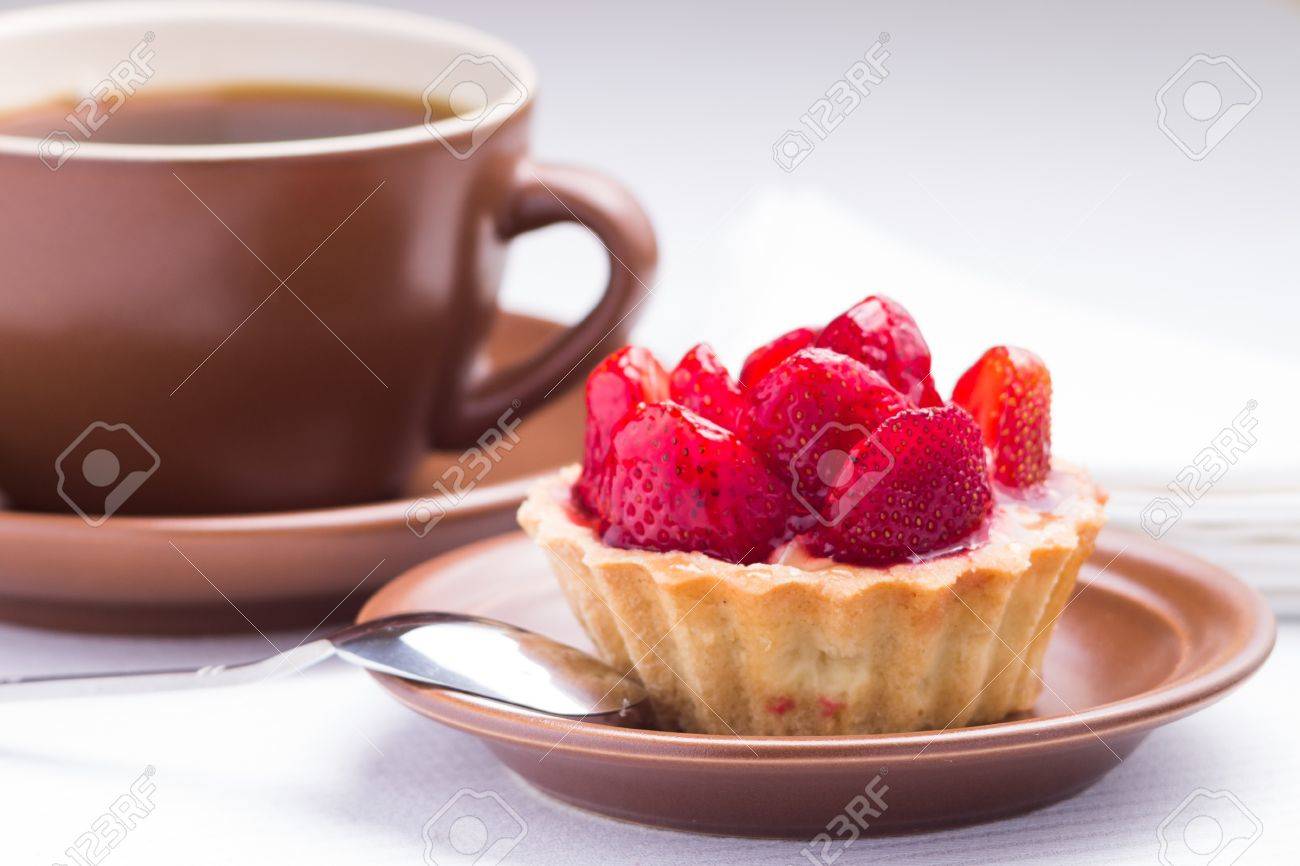 20138167-strawberry-dessert-in-waffle-basket-with-cup-of-hot-tea.jpg