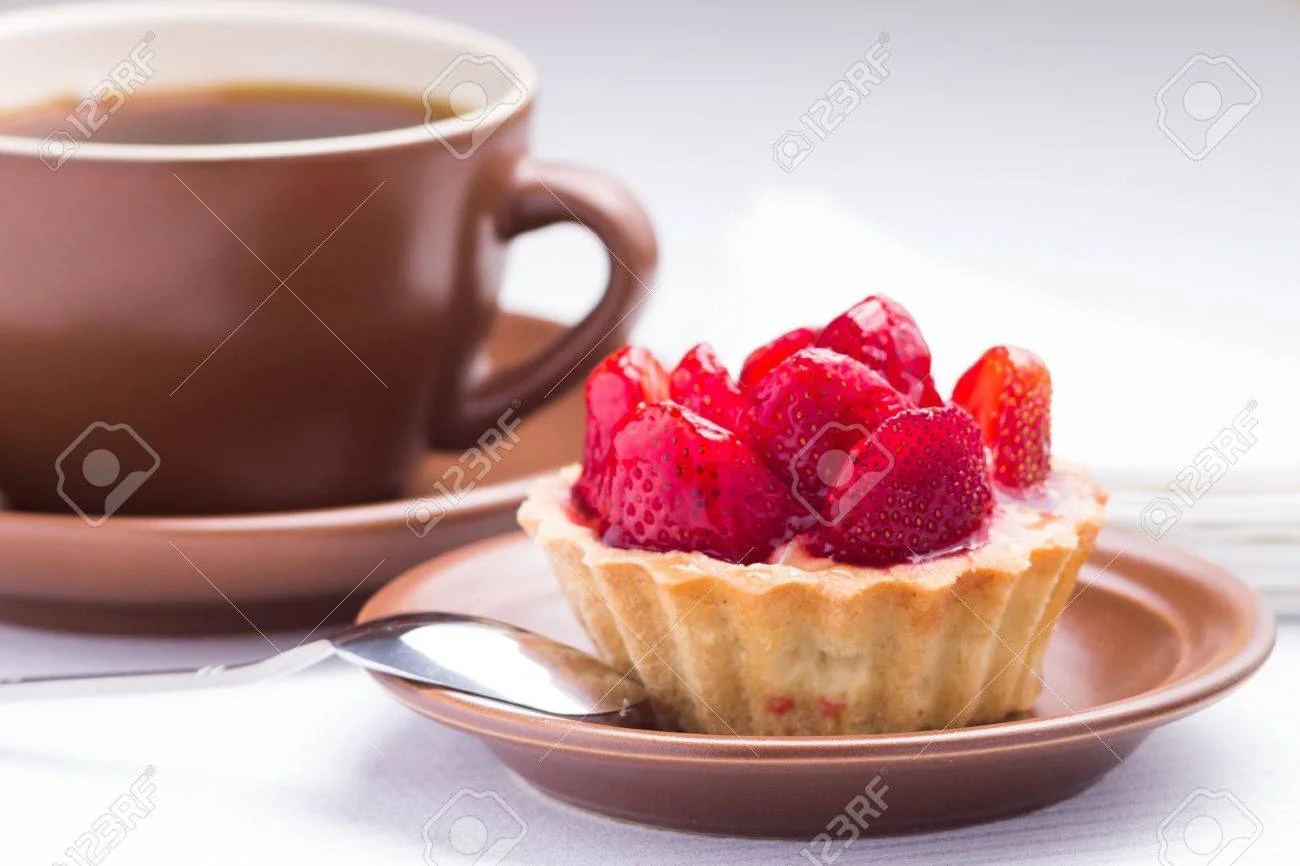 20138167-strawberry-dessert-in-waffle-basket-with-cup-of-hot-tea.webp