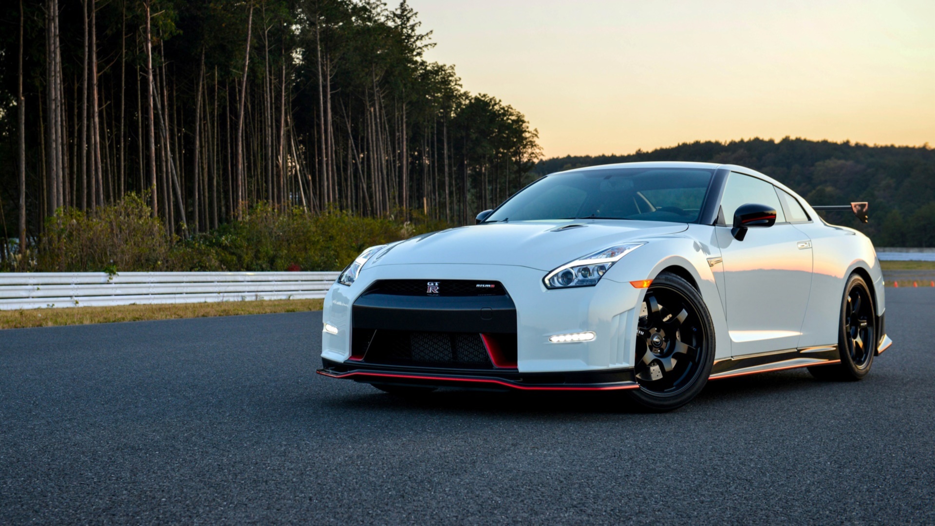 2015-nissan-gt-r-nismo-car-hd-wallpaper-1920x1080-50569.jpg