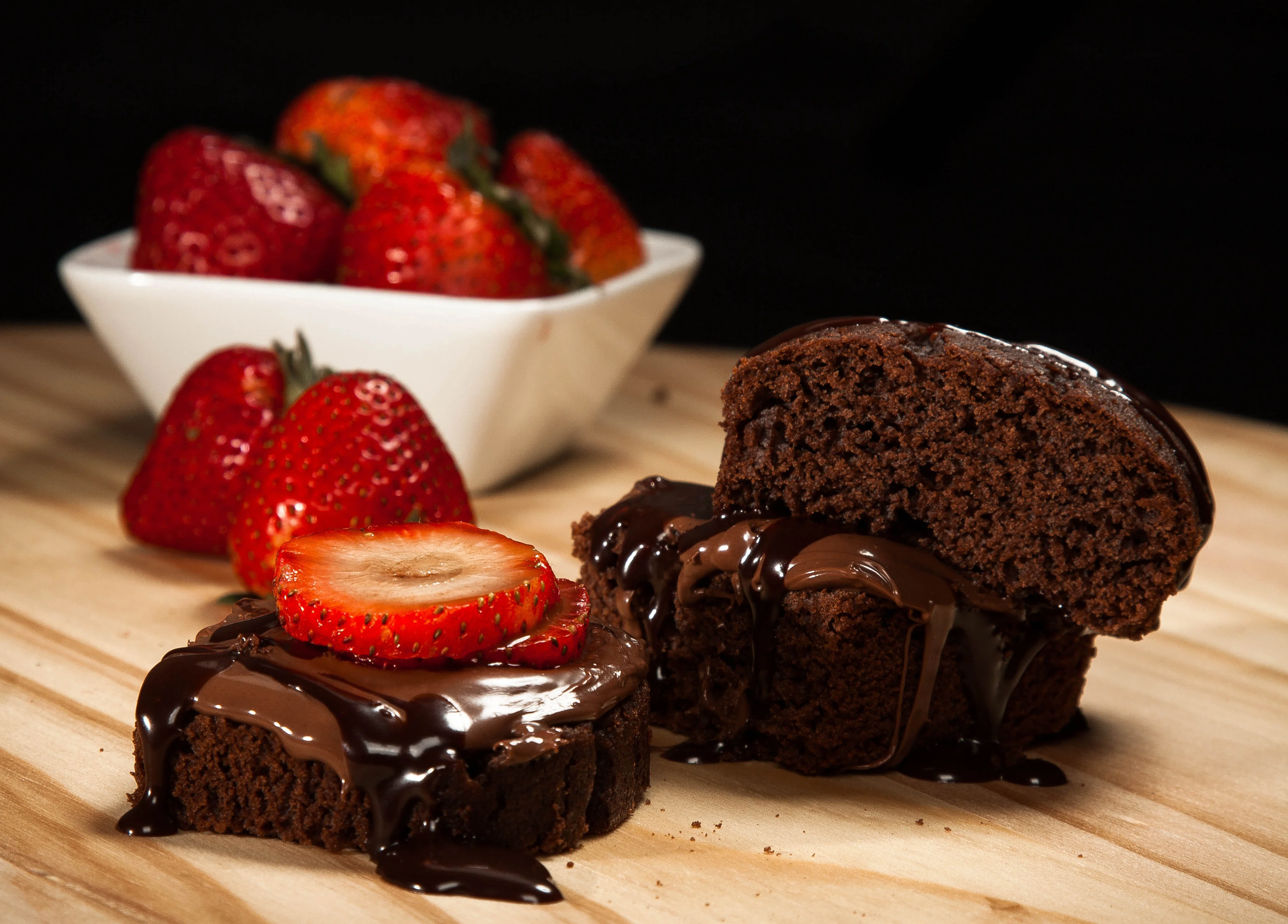 2018Food___Cakes_and_Sweet_Appetizing_chocolate_dessert_with_strawberries_127881_.webp