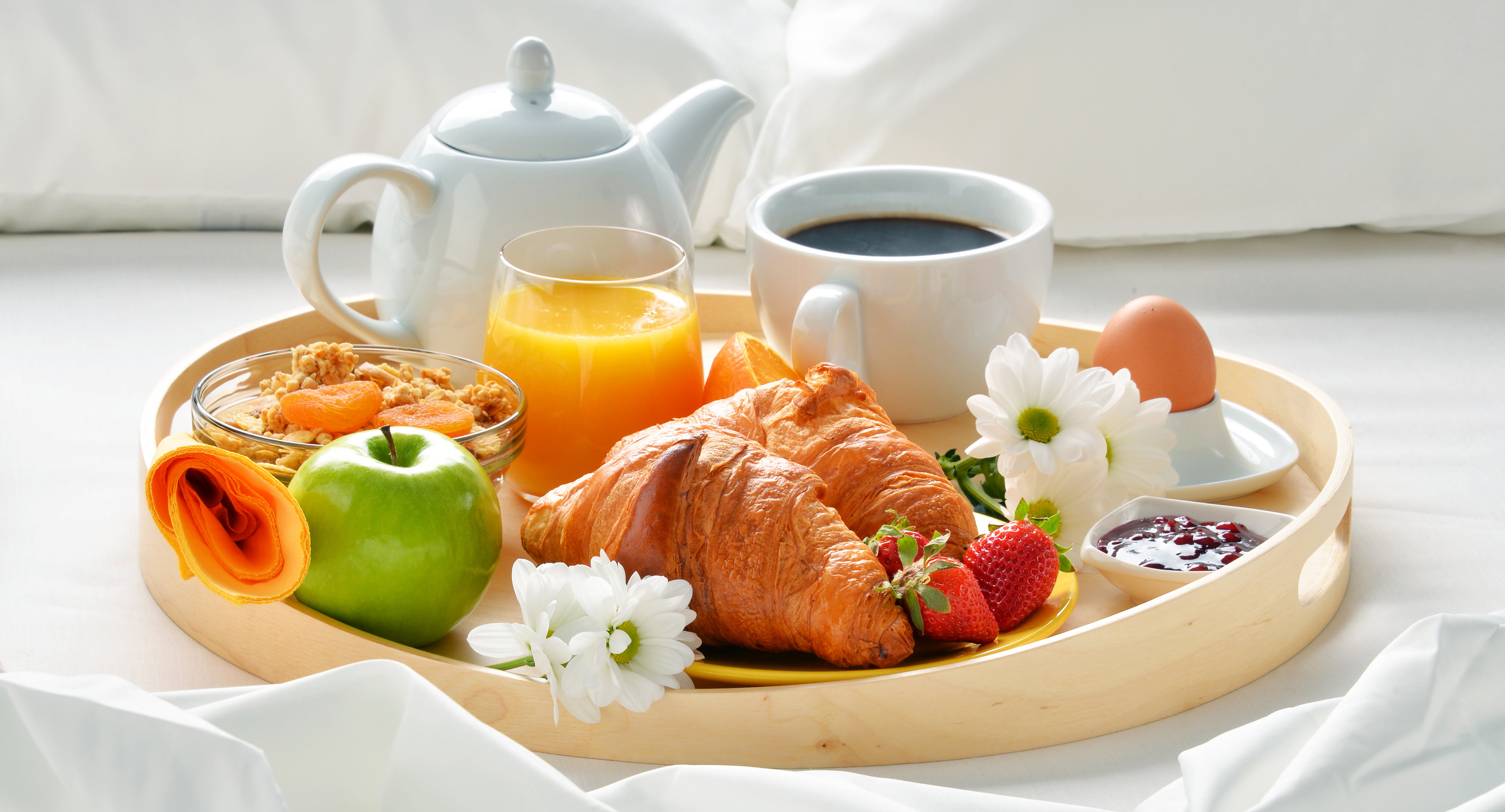 2018Food_Croissants_with_cereal__juice__coffee_and_apple_for_breakfast_123030_.jpg