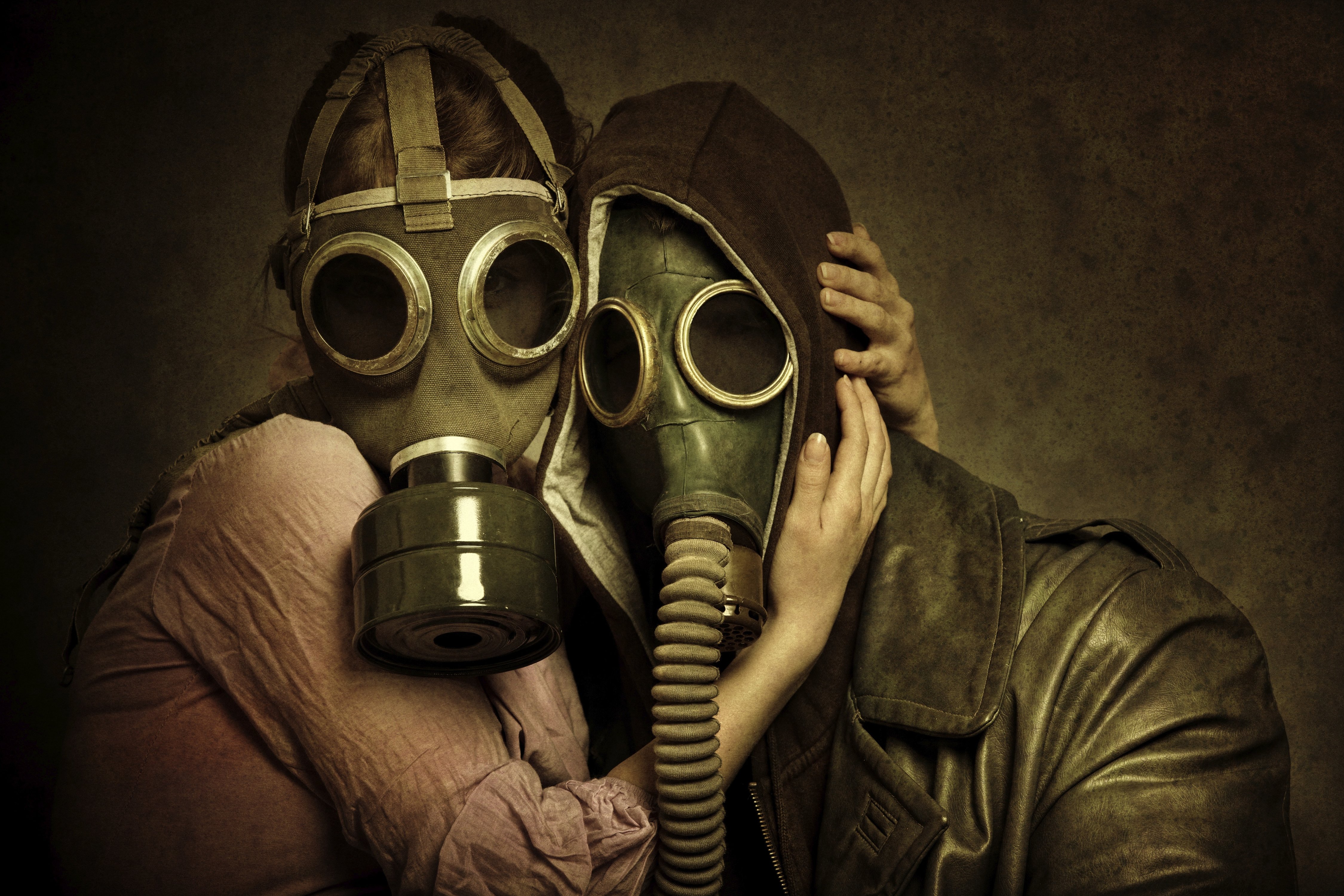 2020People_A_pair_of_gas_masks__protection_against_the_pandemic_covid-19_142375_.jpg