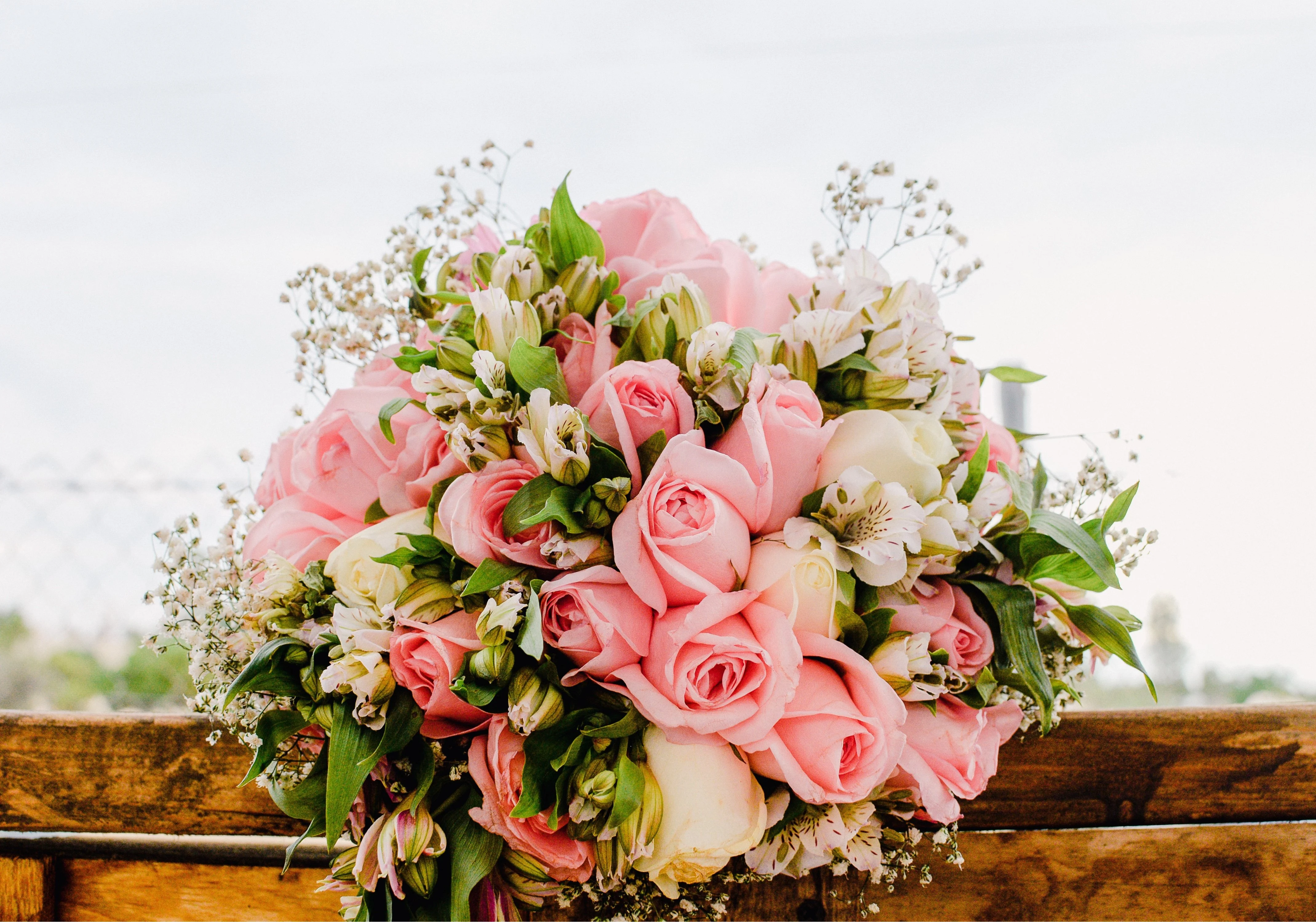 2021Nature___Flowers_Beautiful_pink_wedding_bouquet_153219_.webp