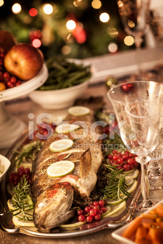 21205973-christmas-dinner.jpg