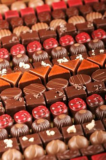 220px-Pralines_cut.jpg