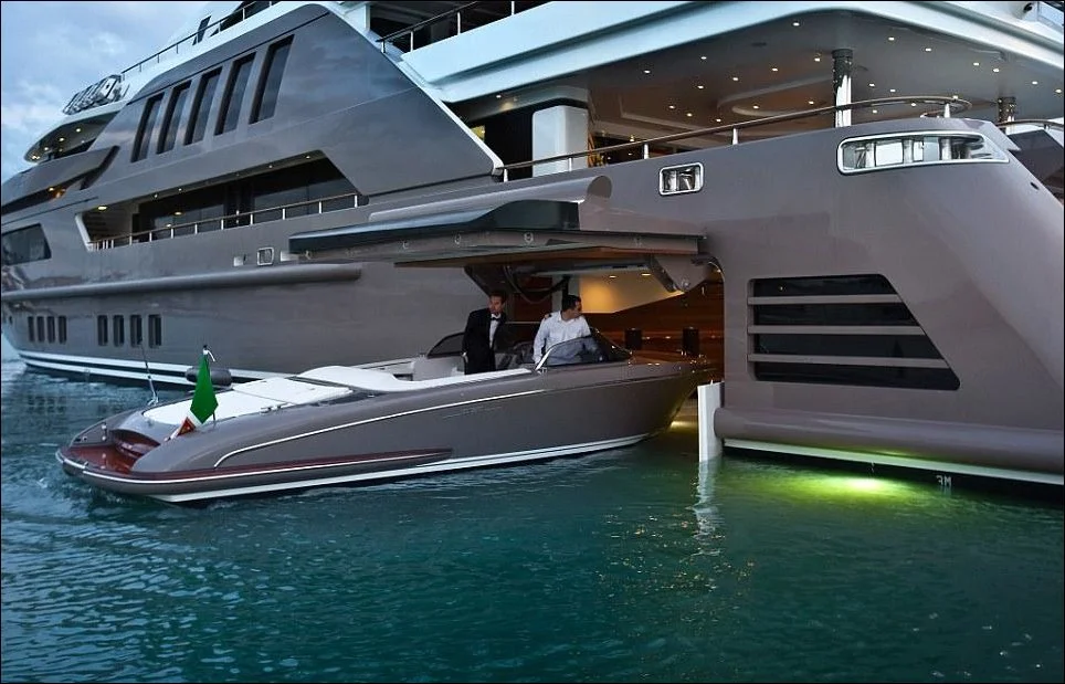 23db3_luxury-yacht-001.webp