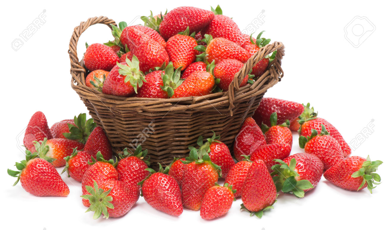 28022547-Panier-de-fraises-sur-fond-blanc-Banque-d'images.jpg