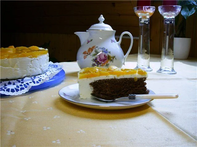 2ee895db98c3 Torte mit Pfirsich.webp
