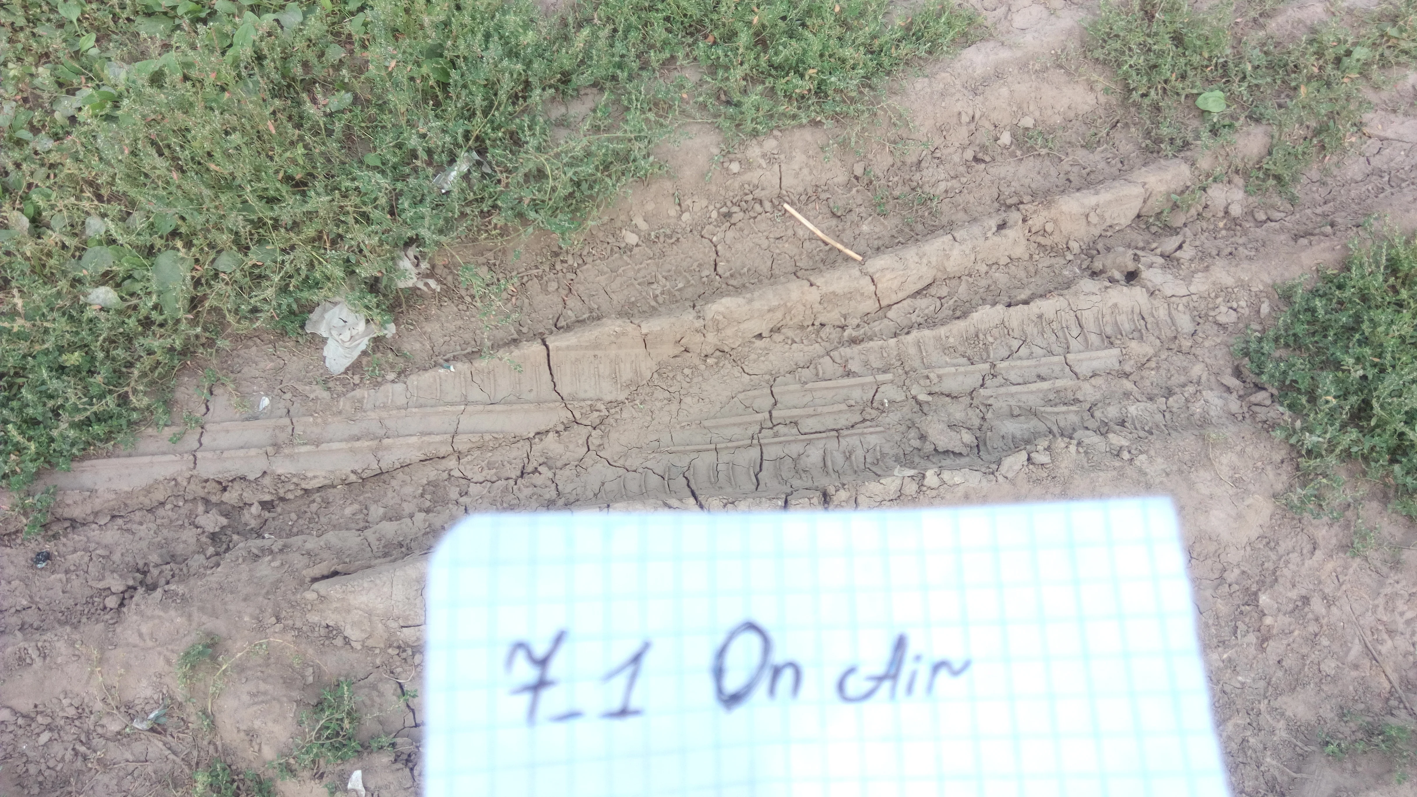 3 Следы колес от машины.webp