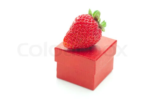 3140475-932711-red-gift-box-and-strawberries-isolated-on-white.webp