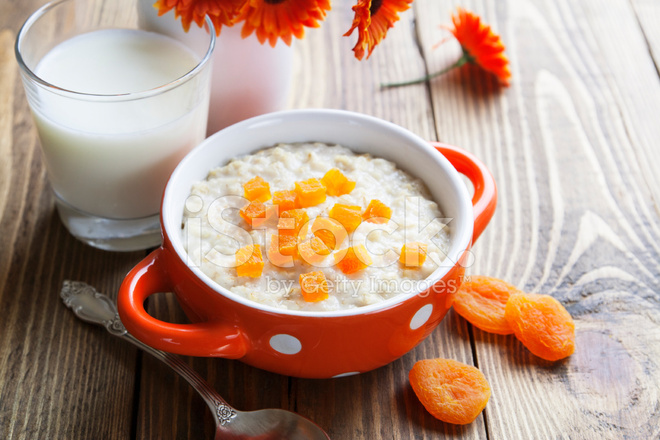 32576386-oatmeal-with-dried-apricots.jpg