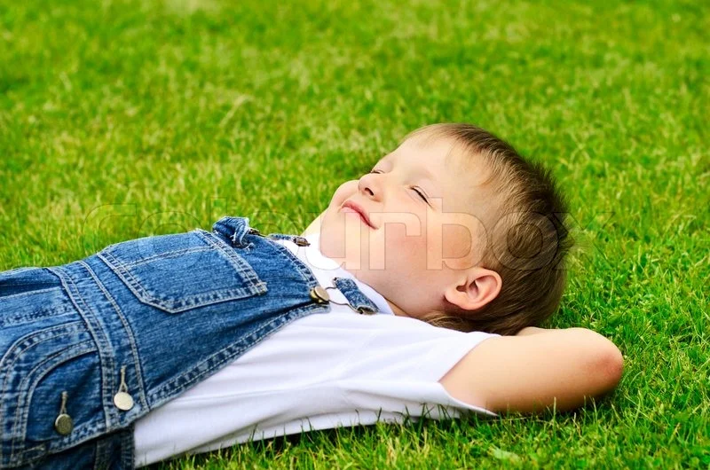 4176642-4-years-old-child-lying-on-the-grass.webp