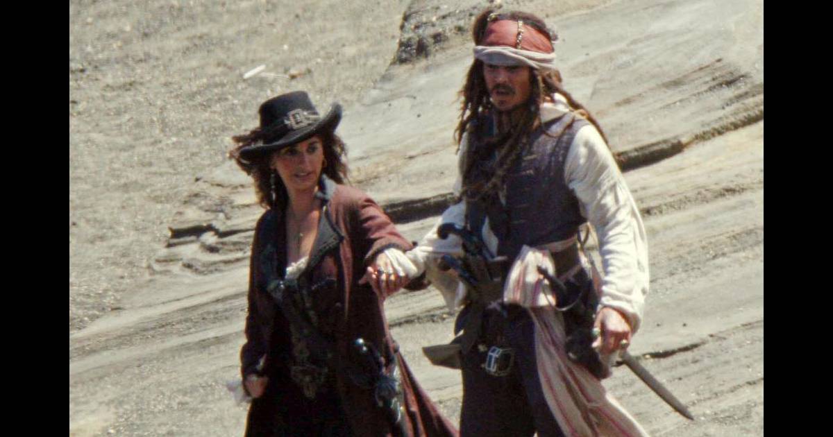 476177-johnny-depp-et-penelope-cruz-sur-le-opengraph_1200-1.jpg