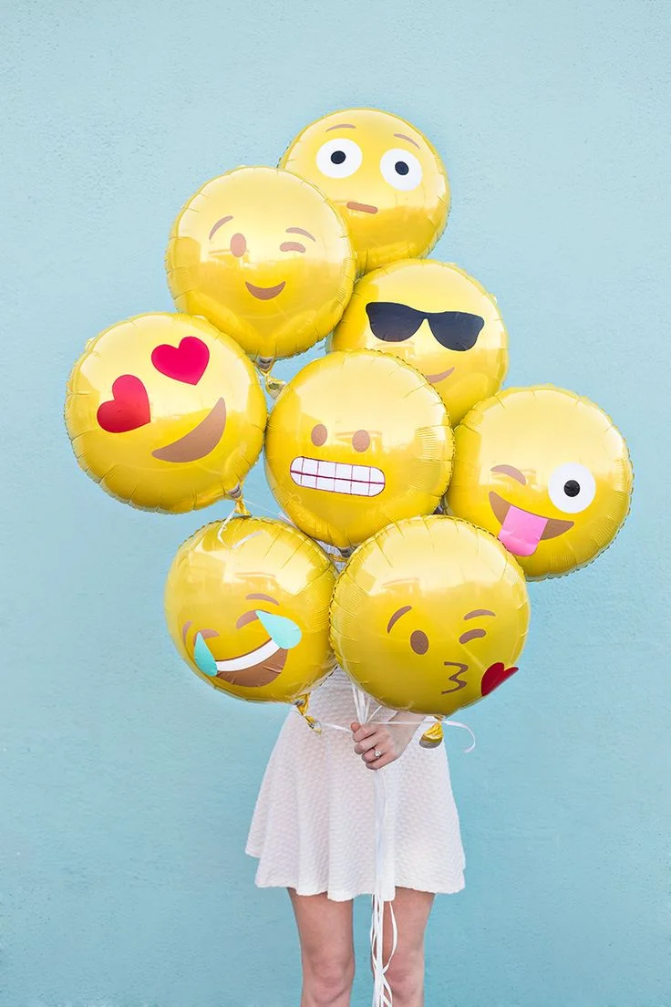 5c74cce2b6fc857c9a2925b402f00543--cute-emoji-balloon-party.webp