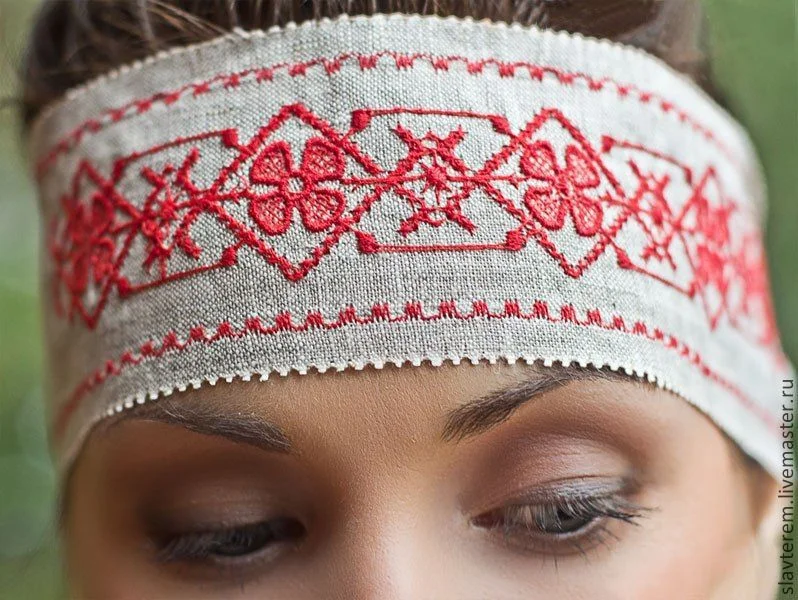 5ca4290693cdb7ba7d3d0f3c00ac--russkij-stil-ochele-s-vyshivkoj-lnyanoe.webp