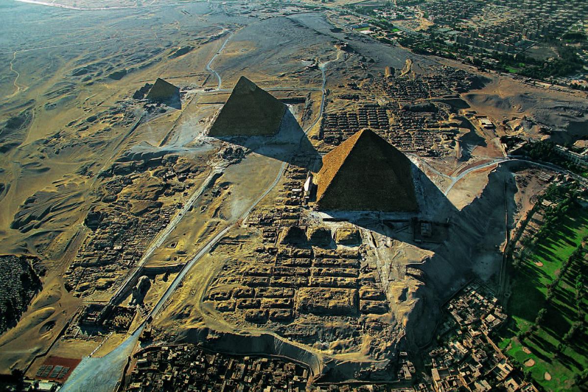 6.a._aerial_view_of_giza_necropolis-resize.jpg