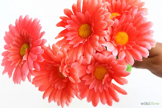 670px-Arrange-Silk-Flowers-Step-4.webp