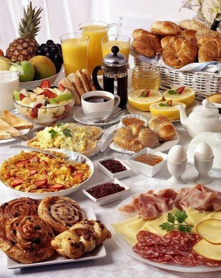 6b47ef855bec0989a026d8aaf6fbecf4--breakfast-buffet-table-buffet-brunch-ideas.webp