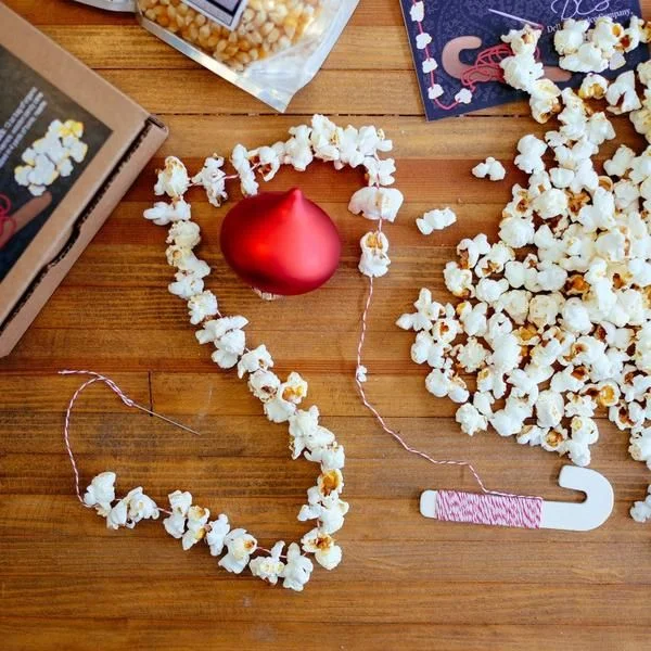 727f4a87805a02328ff9bd9ff20c21f6--gourmet-popcorn-christmas-garlands.webp