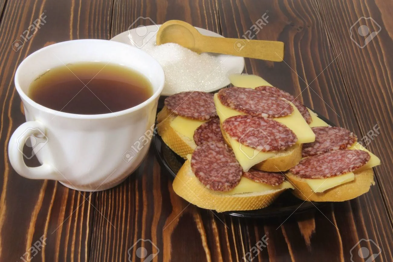 79644031-sandwiches-with-cheese-and-smoked-sausage-and-tea.webp