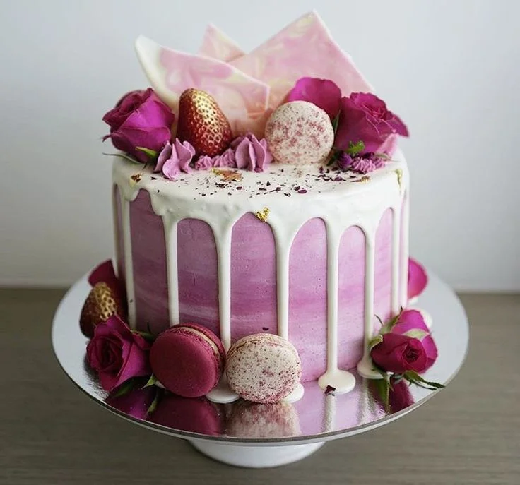 79f733a0408887e24f25103628e7fb34--cake-craft-engagement-cakes.webp