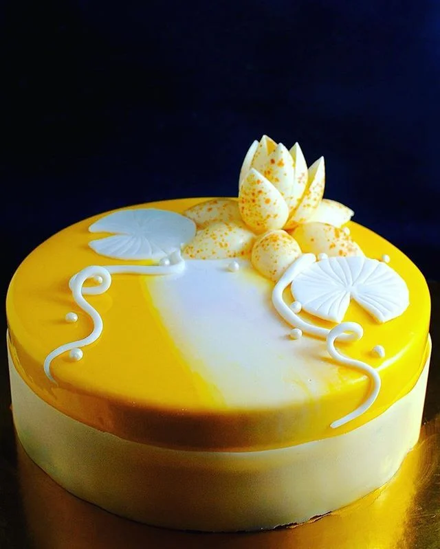 7a30a4ab2857fc25cb41949da54d75a9--mousse-cake-yellow-cakes.webp