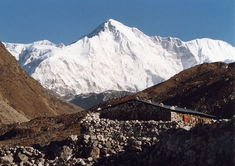 800px-ChoOyu-fromGokyo.jpg