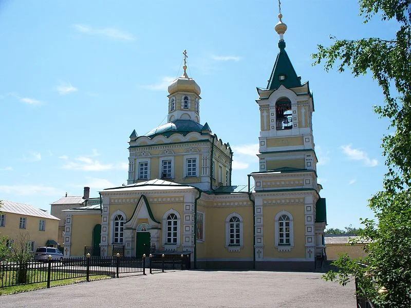 800px-RussianChurch_Ussurisk.webp