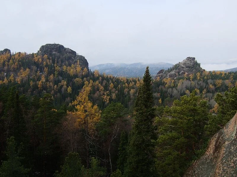 800px-Zapovednik_Stolby_Krasnojarskij_Kraj_03[1].webp