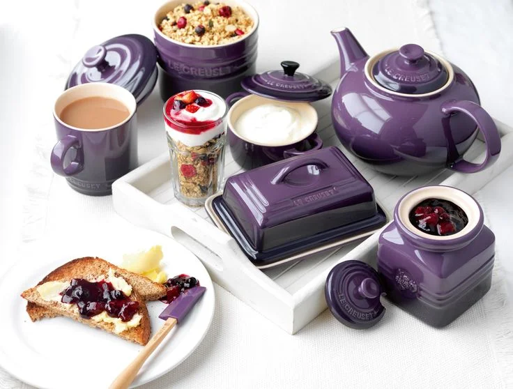 8826463c9e94862d105dca56f57aa557--purple-dinnerware-lecreuset.webp