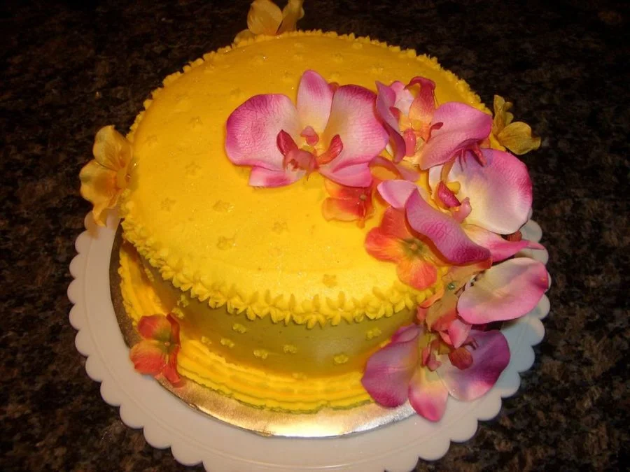 900_80112YUGX_yellow-cake-with-orchids.webp